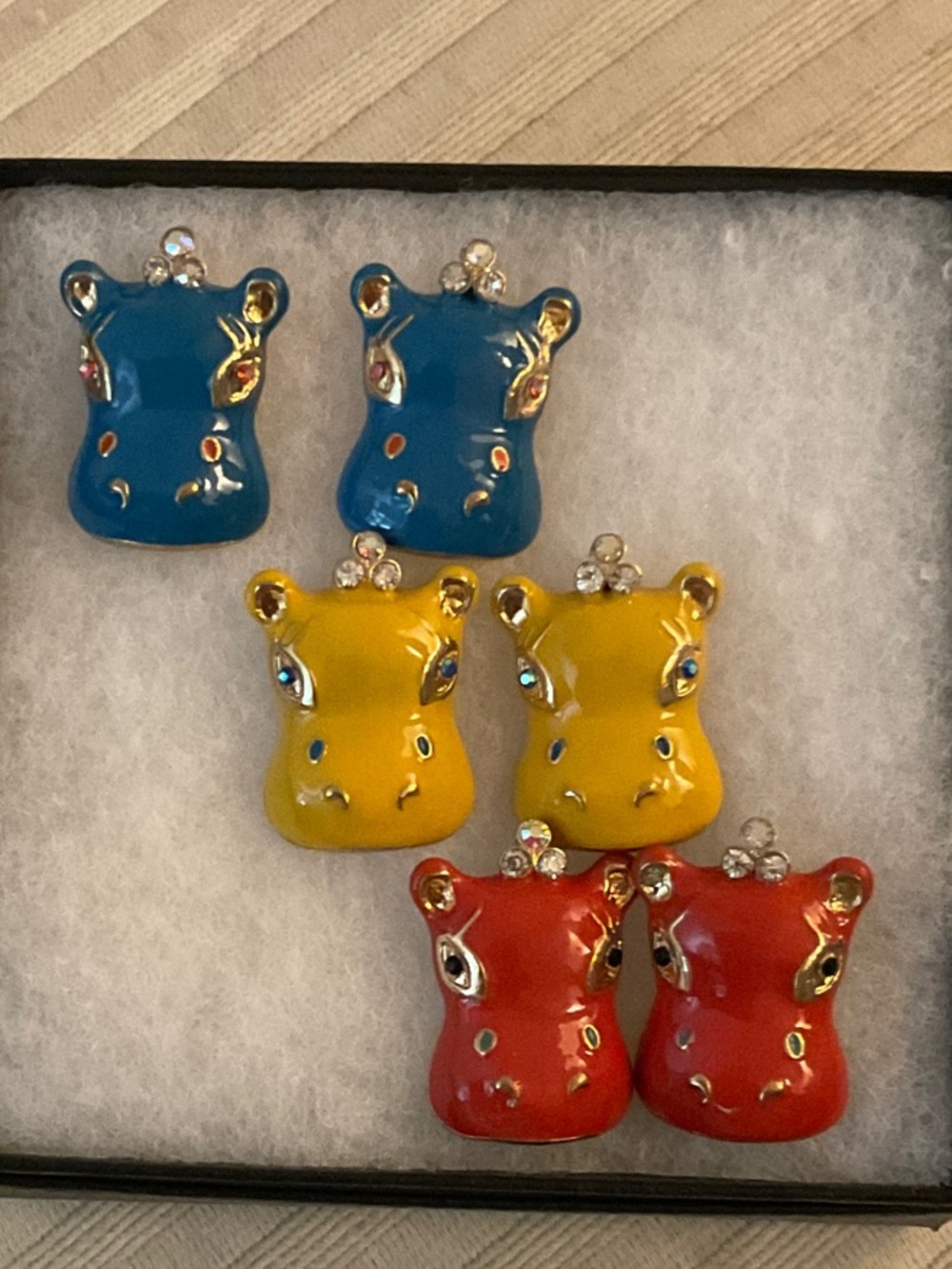 🔵New 3 Pair Betsey Johnson Safari Hippo Face Enamel Earrings, Blue, Yellow & Red